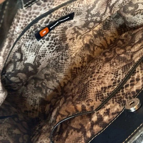 Wilsons Black Leather Travel Tote Snake Embossed Tag Adjustable Straps EUC - Picture 13 of 14